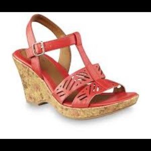 ISO!!! Jaclyn Smith Tali Wedges